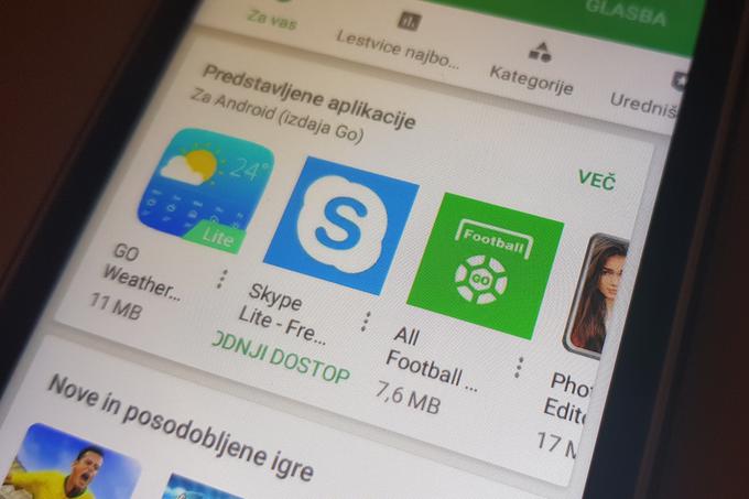 Za Android Go so na voljo tudi številne aplikacije, ki nam jih trgovina z aplikacijami Google Play ponudi takoj, ko jo odpremo prvič. Večinoma gre za malenkost okleščene različice polnopravnih aplikacij, ki pa vseeno ohranjajo svojo prvotno funkcionalnost. Med njimi je celo nekaj iger. | Foto: Matic Tomšič