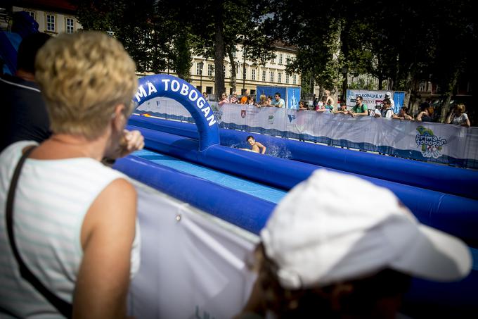 Z dogodkom želijo predvsem izpostavili kakovost pitne vode v Ljubljani, saj je Ljubljana eno redkih glavnih mest na stari celini, kjer si lahko vsakdo natoči kozarec čiste pitne vode iz pipe, ki ne potrebuje predhodne tehnološke obdelave, pravijo na Mestni občini Ljubljana. | Foto: Ana Kovač