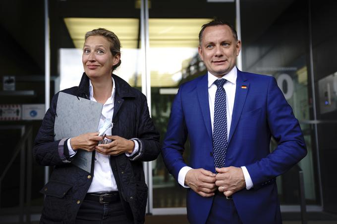 Vodilna kandidata AfD Alice Weidel in Tino Chrupalla letos nista pridobila novih volivcev. AfD več ali manj ostaja pri volilni bazi, ki jo je imela že na volitvah leta 2017. AfD je kot črna ovca nemške politike tudi zunaj vseh morebitnih kombinacij pri sestavi nove vlade. | Foto: Guliverimage/Vladimir Fedorenko