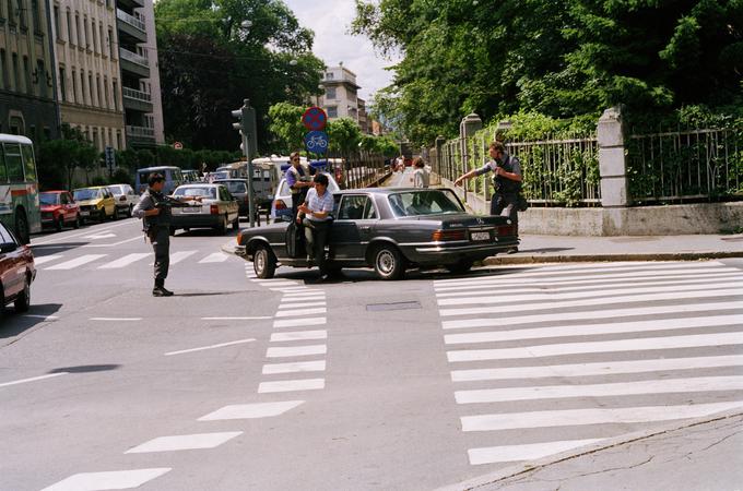 Nadzor vozil v Ljubljani 29. junija 1991, s katerim so poskušali preprečiti morebitne teroristične napade pripadnikov JLA v civilu. | Foto: Guliverimage/Vladimir Fedorenko