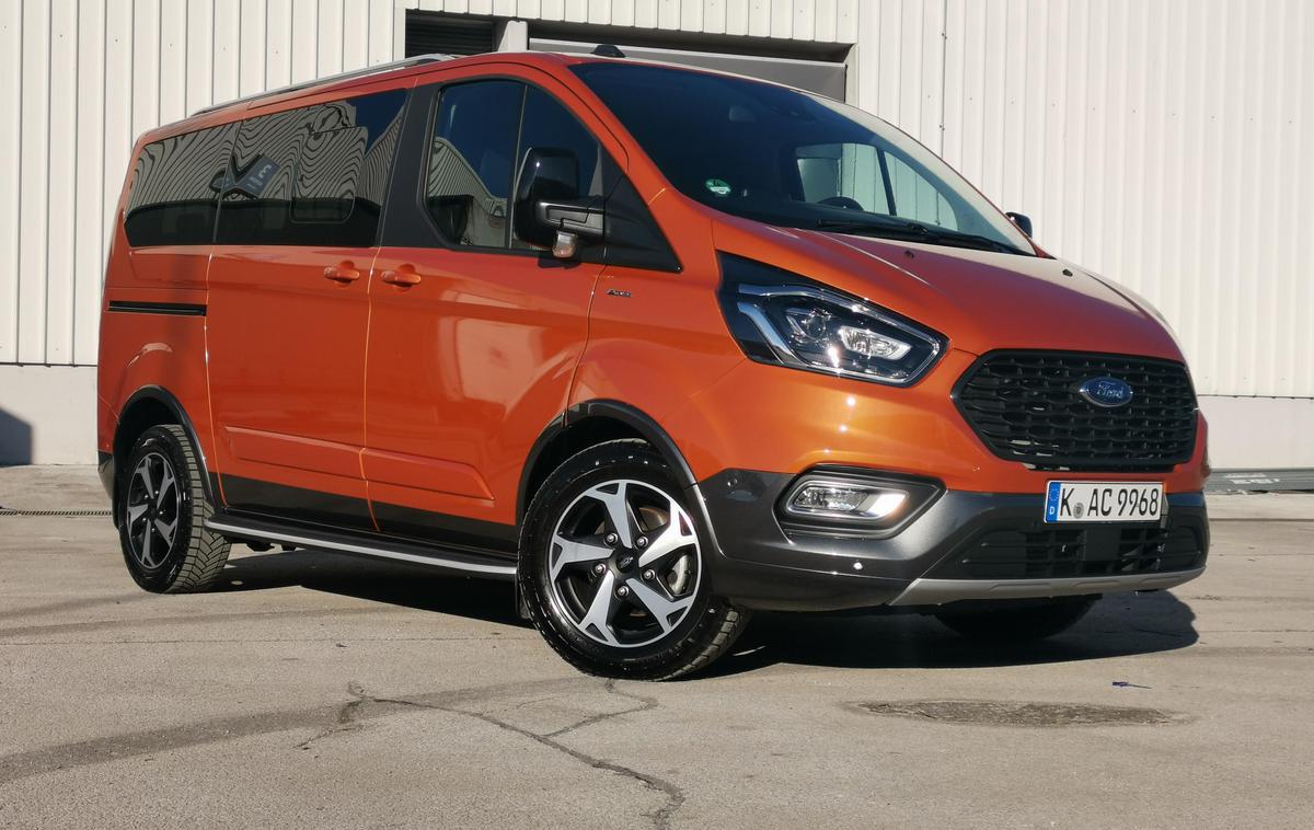 Ford custom active | Tako active kot tudi trail prinašata terenski videz, izboljšujeta uporabnost v zahtevnih pogojih in obenem še vedno nudita prostornost kombija. | Foto Gašper Pirman