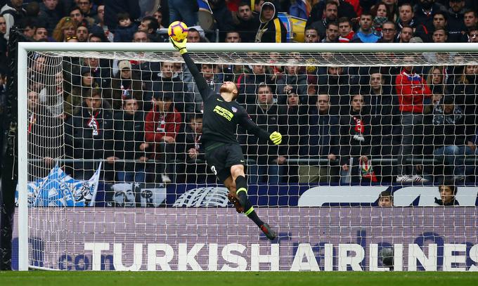 Jan Oblak je s posredovanjem na tekmi v Sevilli spet navdušil nogometni svet. | Foto: Reuters