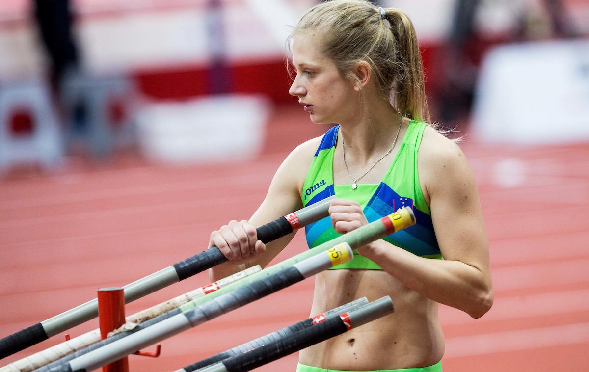 Tina Šutej | Tina Šutej je na dvoranskem mitingu v Novem mestu preskočila 4,60 m. | Foto Vid Ponikvar