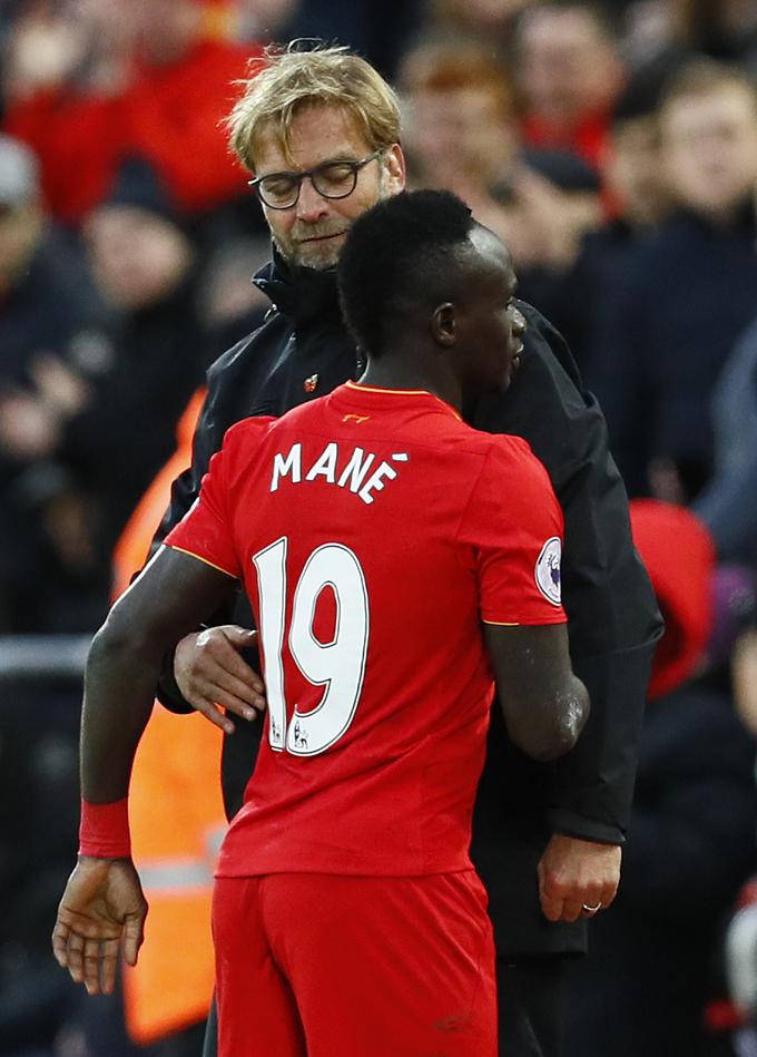 Jürgen Klopp, ki pripravlja Liverpool na nedeljski derbi z Manchester Unitedom, je ostal brez učinkovitega Senegalca. | Foto: Reuters