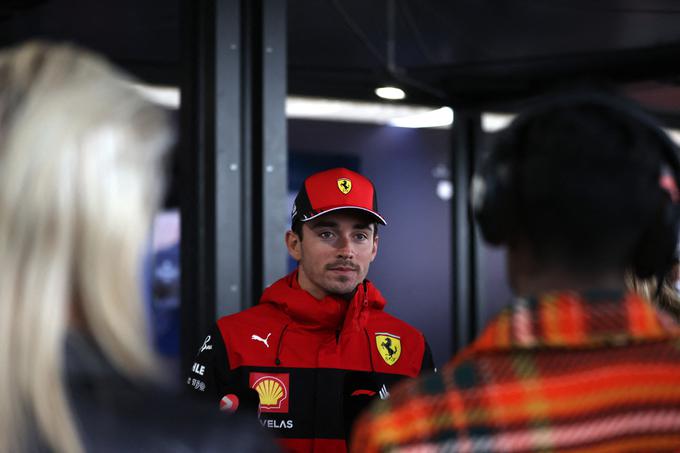 Leclerc v Silverstonu razlaga, da bitke za prvaka še ne predaja. | Foto: Reuters