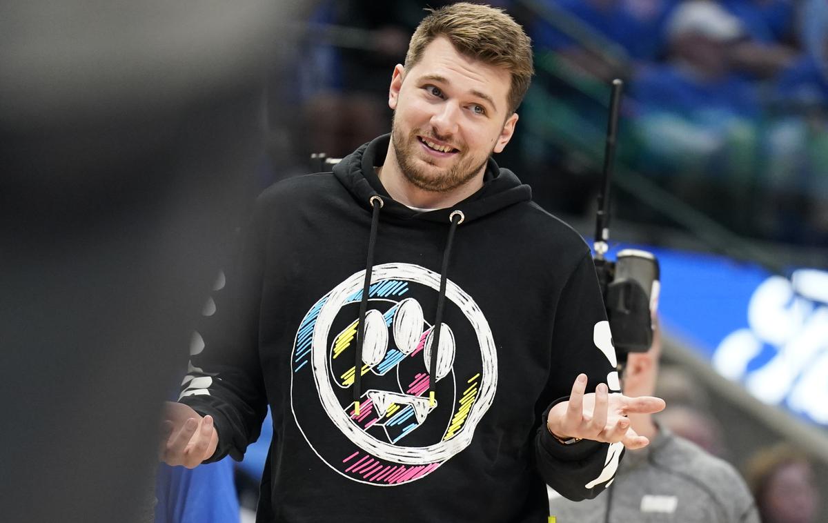 Luka Dončić | Luka Dončić je v karieri prav vse tekme v končnici lige NBA igral proti LA Clippers. V tej sezoni se Dallas meri proti Utahu. Prvo tekmo je spremljal le ob igrišču. | Foto Reuters