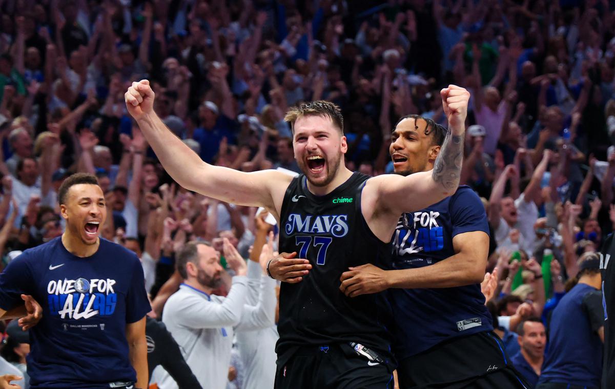 Luka Dončić | Dallas je izkoristil zaključno žogo za konferenčni finale. Po prvem polčasu mu ni kazalo najbolje, a je sledil preobrat, Luka Dončić pa je vpisal že tretji zaporedni trojni dvojček v končnici. | Foto Reuters