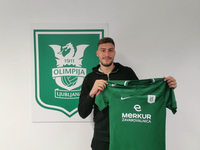 Luka Marin z dresom Olimpije po podpisu pogodbe | Foto: NK Olimpija Ljubljana