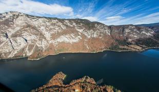 Veslači znova protestirali na Bohinjskem jezeru