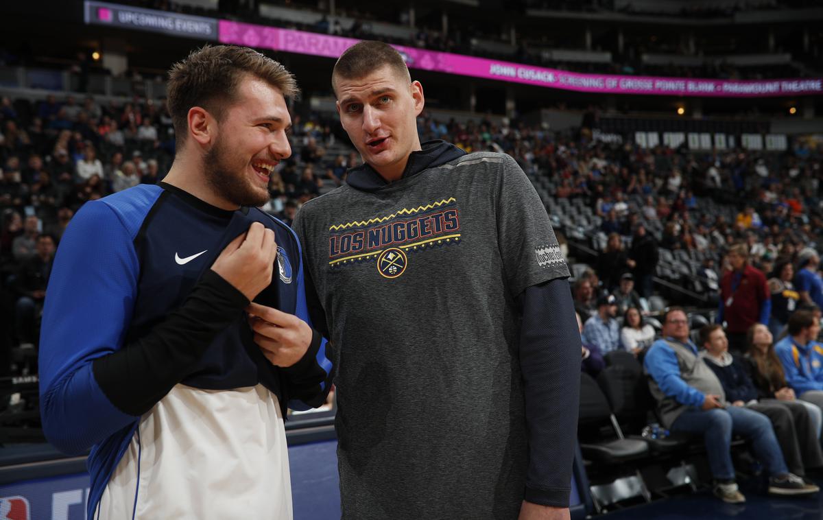 Dončić Jokić | Luka Dončić in Nikola Jokić skrbita za dobro voljo v Clevelandu. | Foto Guliverimage