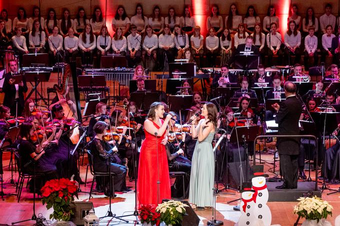 Simfonični orkester Cantabile, Ana Plahutnik in Estera Stojko | Foto: Valter Leban