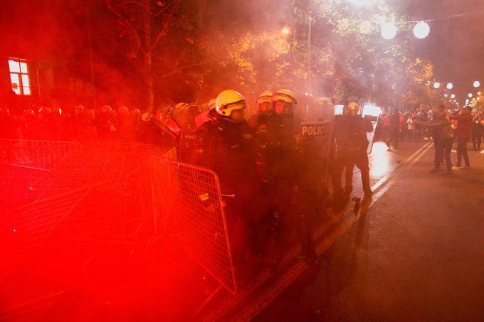 Nemiri pred črnogorskim parlamentom v Podgorici | Foto: Reuters