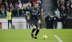 Handanović branil in prejel rdeči karton, Fiorentina bliže finalu