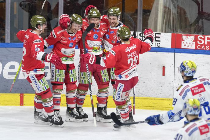 Bolzano : Beljak | Bolzano je s ponedeljkovo zmago zadrsal v polfinale in končal sezono Beljaka. | Foto HCB/Vanna Antonello