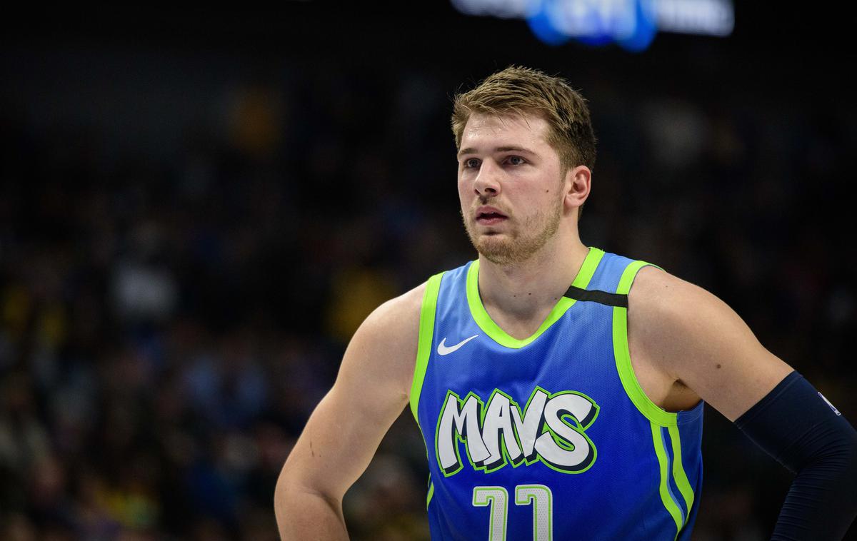 Luka Dončić | Poškodba gležnja Luke Dončića k sreči ni hujše narave. Zvezdnik Dallas Mavericks se bo kmalu vrnil pod obroče. | Foto Reuters