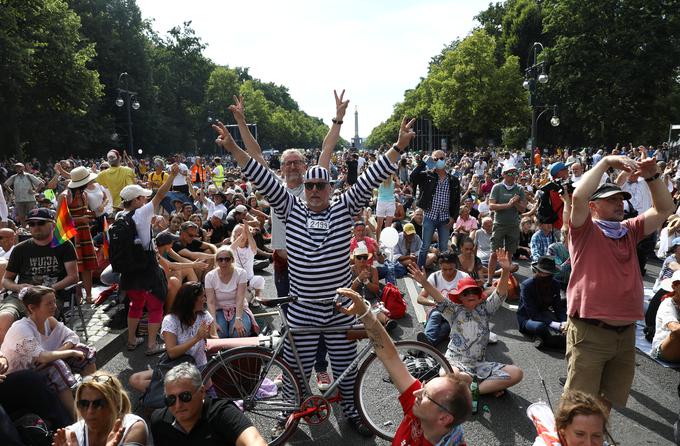 Protest proti koronavirusnim omejitvam v Berlinu | Foto: Reuters