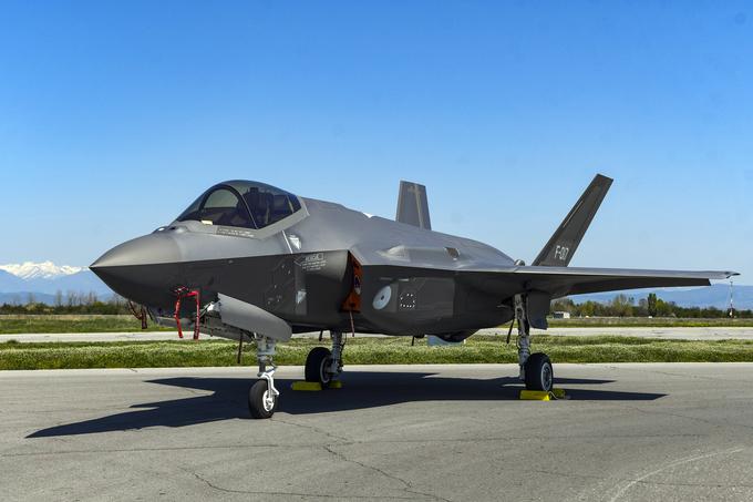 F-35 je danes paradni konj ameriškega letalstva, a spremljajo ga visoki stroški in kar nekaj težav, ki omejujejo njegovo uporabnost. | Foto: AP / Guliverimage