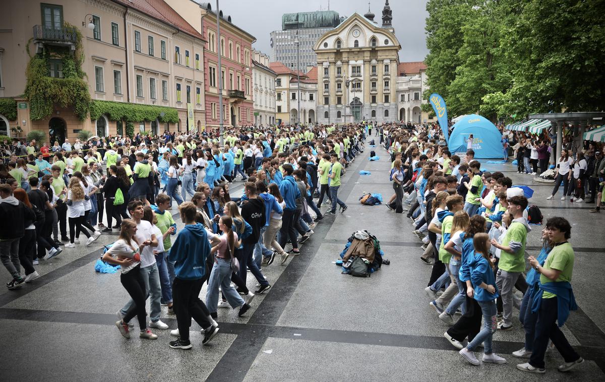 Parada ljubljanskih maturantov | Dijakom, ki bi se odločili za opravljanje mature s tremi predmeti skupnega dela, bi omogočili ustrezne priprave na maturo. Tako bi imeli možnost za doseganje maturitetnega standarda splošne mature. | Foto Ana Kovač