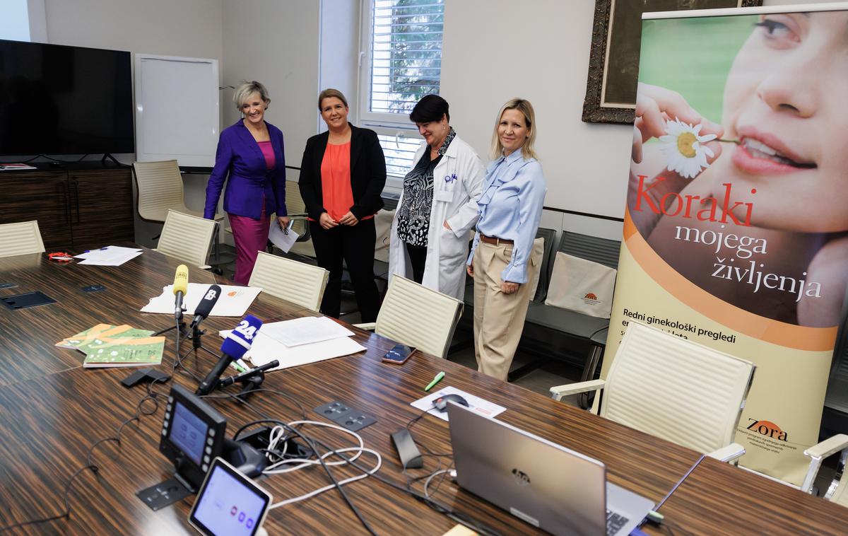 Program zgodnjega odkrivanja predrakavih sprememb materničnega vratu Zora | Novinarska konferenca Onkološkega inštituta Ljubljana ob 20-letnici državnega programa Zora. Generalna direktorica Zavoda za zdravstveno zavarovanje Slovenije Tatjana Mlakar, vodja programa Zora Urška Ivanuš, strokovna direktorica Onkološkega inštituta Ljubljana Irena Oblak, generalna direktorica direktorata za javno zdravje na ministrstvu za zdravje Vesna Marinko. | Foto STA