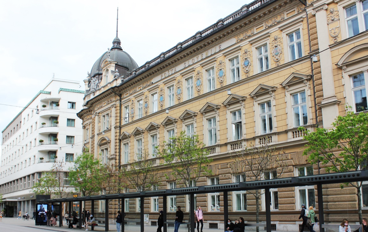 Glavna pošta | Glavno pošto so zgradili konec 19. stoletja, ko so Ljubljani še vladali Habsburžani z Dunaja. | Foto Pošta Slovenije