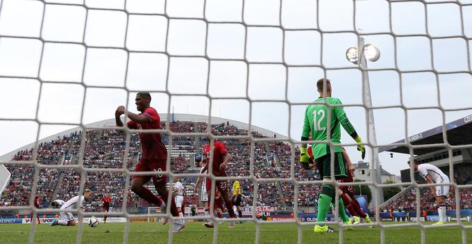 Mladi Portugalci so v polfinalu EP 2015 s 5:0 ponižali Nemce, za katere je branil zdajšnji prvi vratar Barcelone Marc-Andre ter Stegen. Portugalska je nato v finalu po izvajanju 11-metrovk izgubila proti Švedski.  | Foto: Reuters