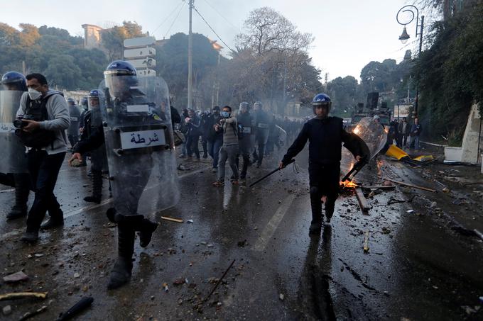 protesti Alžirija | Foto: Reuters