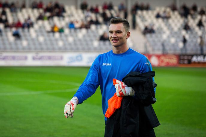 Adnan Golubović | Adnan Golubović je moral na tekmi proti Crveni zvezdi po žogo v svojo mrežo v 13. minuti. | Foto Žiga Zupan/Sportida