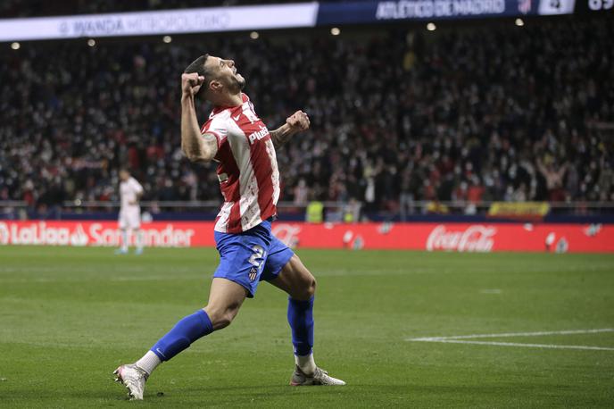 Mario Hermoso | Veselje branilca Atletica Maria Hermosa po zmagovitem zadetku Atletica v 89. minuti, ki je obnorel navijače. Rdeče-beli so prišli do zmage z igralcem manj. | Foto Reuters