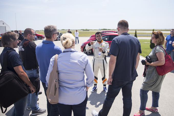 Nasveti tako izkušenega dirkača in testnega voznika, kot je Jordi Gene, so seveda zelo dragoceni, preden se podaš na stezo z resnim športnim avtomobilom. Španec nas je opozoril na točke zaviranja, na pogled daleč naprej in varnost. Da, dober voznik tudi na stezi poskrbi za varnost. Jordi je tisti Španec, ki je z leonom cupro postavil enega izmed rekordov serijskih avtomobilov na 22-kilometrskem krogu severne zanke, zelenega pekla steze Nordschleife. | Foto: Jure Gregorčič