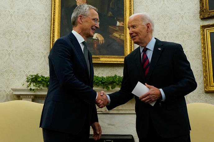 Joe Biden, Jens Stoltenberg | "Zaveznice letos povečujejo porabo za obrambo za 18 odstotkov, kar je največja rast v več desetletjih," je dejal Stoltenberg. | Foto Reuters