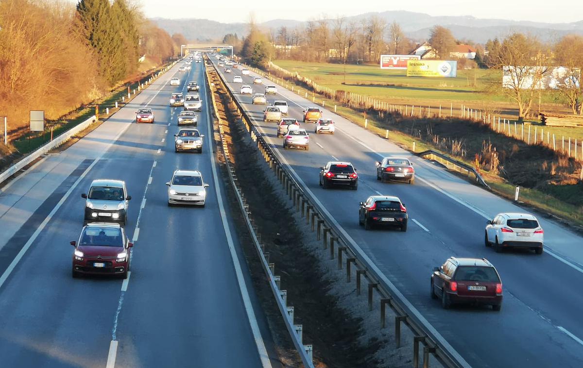 avtocesta | Gostota prometa je v zadnjem slabem mesecu močno upadla in tudi ta konec tedna bodo avtoceste večinoma samevale. | Foto Gregor Pavšič