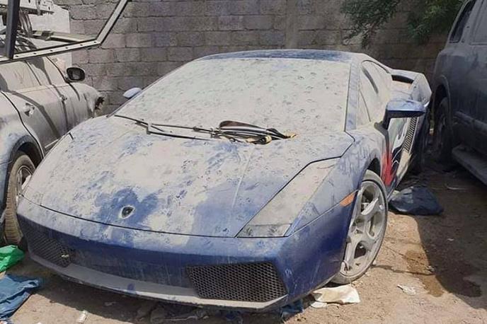 Lamborghini galardo | Precej pogost pojav v državah Perzijskega zaliva, a v veliki večini ne gre za zapuščen avtomobil, temveč so ga oblasti zasegle zaradi dolgov lastnika. | Foto Abandoned Cars in Dubai