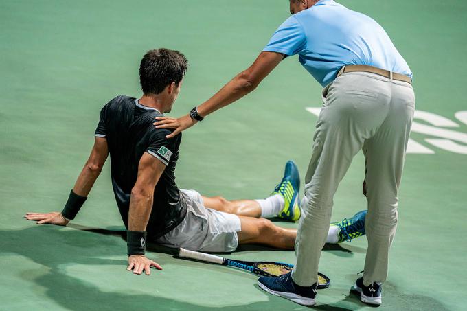 Aljaž Bedene je v drugem nizu nekoliko nerodno padel, a se je k sreči vse skupaj končalo brez hujših posledic. | Foto: Vid Ponikvar/Sportida