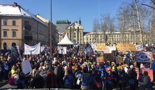 Sindikati javnega sektorja napovedali splošno stavko #video