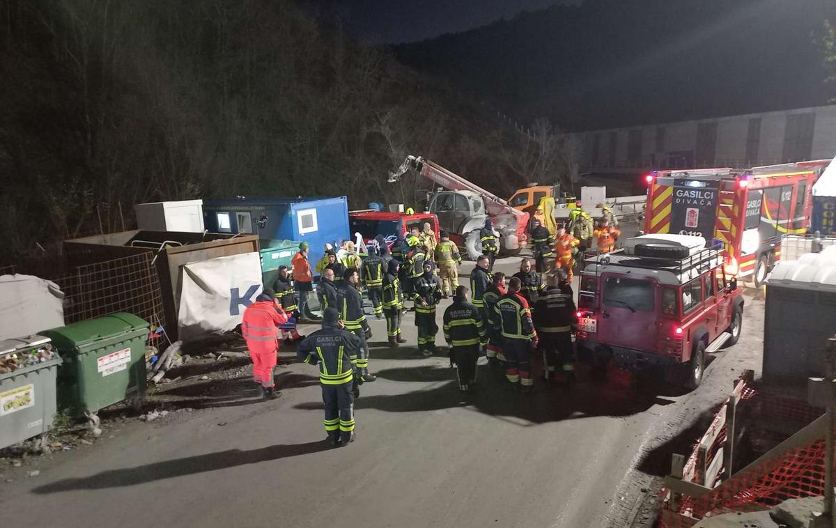 požar v predoru drugega tira | Sprva so požar poskušali pogasiti zaposleni, a so zaradi močne zadimljenosti izvedli evakuacijo. | Foto Civilna zaščita občine Hrpelje-Kozina