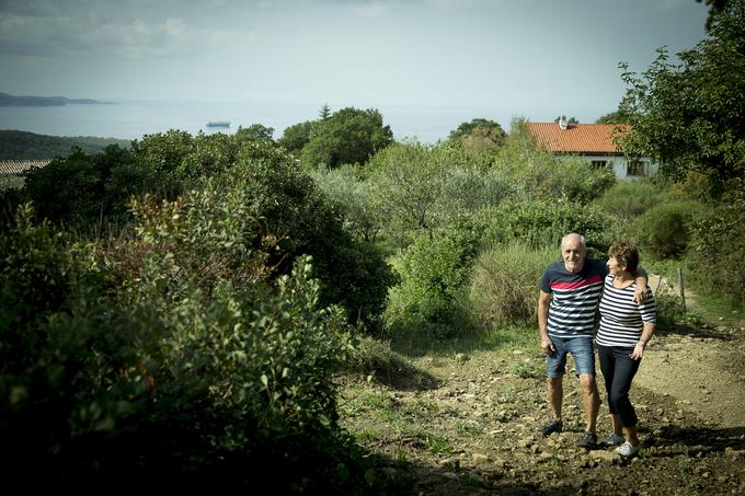 Zvonko in Zvezda Pogelšek razgleda sploh ne opazita več.  | Foto: Ana Kovač