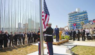 V Havani znova zaplapolala ameriška zastava (foto)