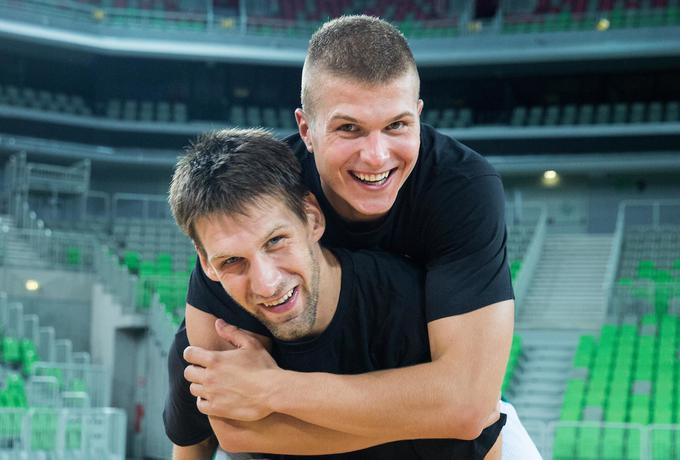 Edo Murić in Gašper Vidmar sta se skupaj s trenerjem Sašem Filipovskim veselila novega velikega skalpa. Tokrat je padel evroligaški Galatasaray. | Foto: Vid Ponikvar