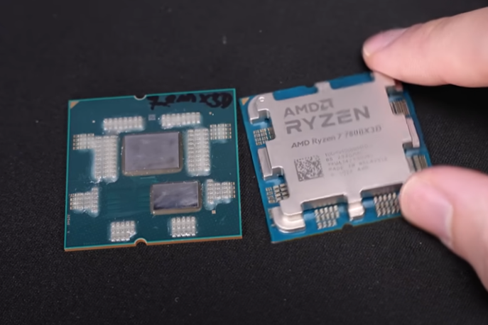 Fake Ryzen | Levo pravi procesor brez hladilnega bloka, desno ponaredek, ki je za neukega kupca računalniških komponent na las podoben pravemu in bi ga z lahkoto prelisičil.  | Foto YouTube / Posnetek zaslona