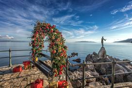 Opatija_Advent_Croatia_Christmas_sea_Vasja_Pinzovski