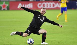 Wayne Rooney do prvega gola in zlomljenega nosa #video