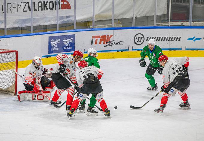 Olimpija, ki ima na papirju precej močnejšo ekipo, je mrežo gostov zatresla šele povsem ob koncu tekme. | Foto: Urban Meglič/Sportida