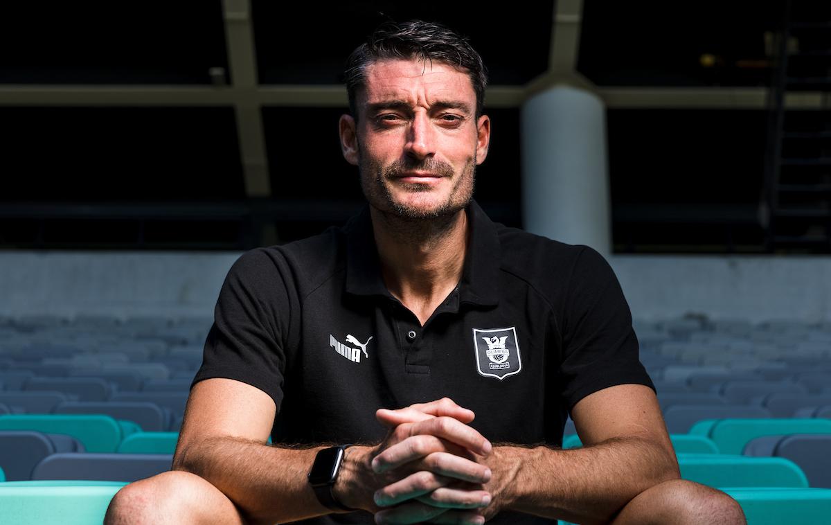 Albert Riera | Albert Riera je kot trener Olimpije v slovenskem prvenstvu še neporažen. V nedeljo ga čaka najtežji izziv, gostovanje pri velikem rivalu Mariboru. | Foto Matic Klanšek Velej/Sportida