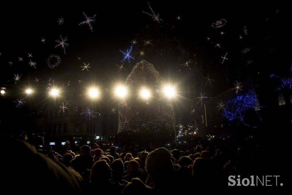 Ljubljana praznična okrasitev lučke december