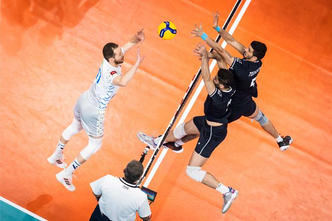 "V vsakem nizu so vedno naredili prednost, potem smo jih lovili, a naš servis ni bil dovolj učinkovit, da bi jih z blokom in obrambo lahko ujeli," je po porazu dejal Tine Urnaut. | Foto: Volleyballworld