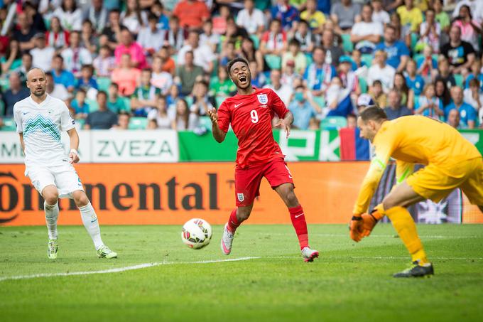 Ko je Raheem Sterling s tremi levi gostoval v Ljubljani, je za Slovenijo branil še Samir Handanović, v obrambi pa sodeloval tudi z Mišem Brečkom, zdajšnjim selektorjem do 19 let. | Foto: Grega Valančič/Sportida