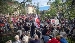 Shod v središču Ljubljane: večjih kršitev ni bilo #video #foto