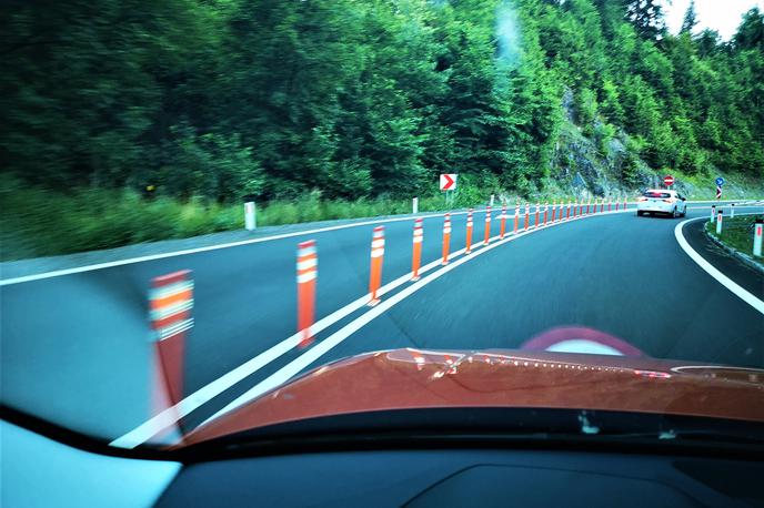 Dars količki | Količki na avtocestnem izvozu oziroma uvozu v Logatcu. | Foto Gregor Pavšič