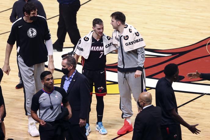 Goran Dragić Luka Dončić | Goran Dragić je moral priznati premoč Luki Dončiću v slovenskem derbiju na Floridi. | Foto Reuters