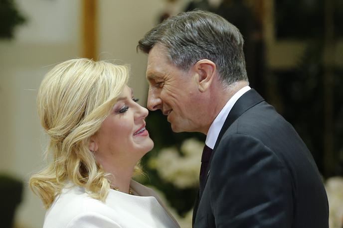 Kolinda Grabar-Kitarović in Borut Pahor | Mednarodni pravnik Ernest Petrič poudarja, da nedavna razkritja v povezavi s hrvaškimi prisluhi med arbitražo mečejo slabo luč na ravnanje Hrvaške. Na fotografiji hrvaška predsednica Kolinda Grabar-Kitarović in slovenski predsednik Borut Pahor. | Foto Reuters